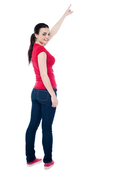 Woman showing something — Stock Photo, Image