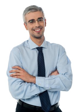 Orta gülümseyen yaşlı işadamı