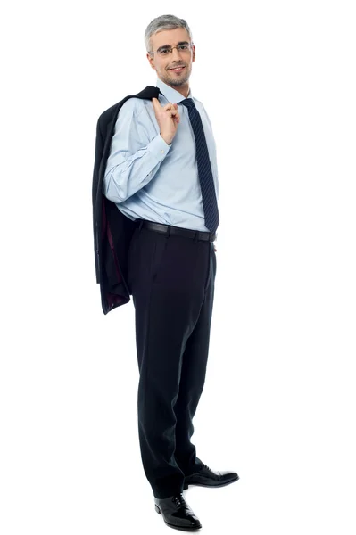 Бізнесмен з курткою над плечем — стокове фото