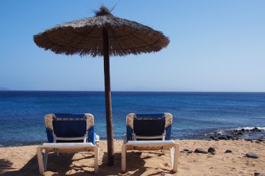 yakın kumlu plaj rahatlatıcı alanı