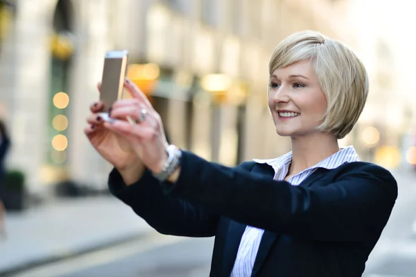 Pretty posing capturing a self shot — Stock Photo, Image