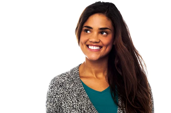 Sorrindo mulher olhando para fora — Fotografia de Stock