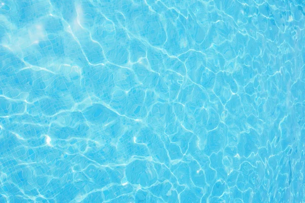Schwimmbad mit sonnigen Reflexen — Stockfoto