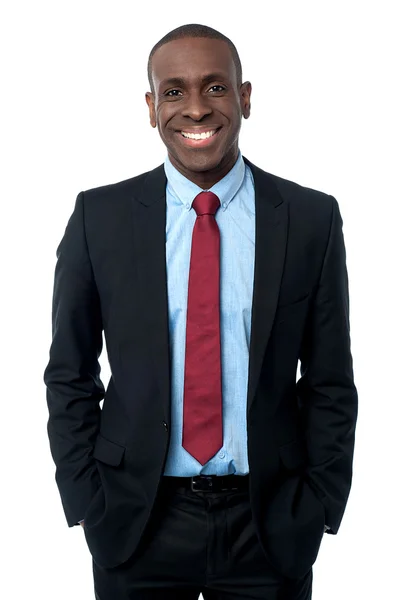 Sonriente empresario africano moderno — Foto de Stock