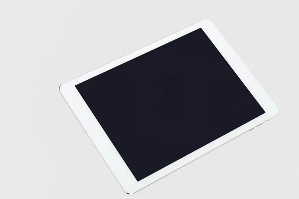 Планшетний комп'ютер на сірому фоні — стокове фото