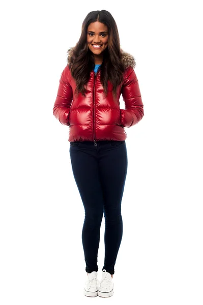 Piękna dziewczyna noszenia kurtka zimowa — Zdjęcie stockowe