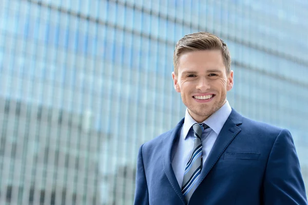 Smart young businessman looking at camera — Stock Photo, Image