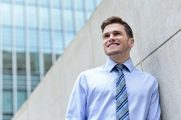 Young business man posing outdoor — Stock Photo, Image