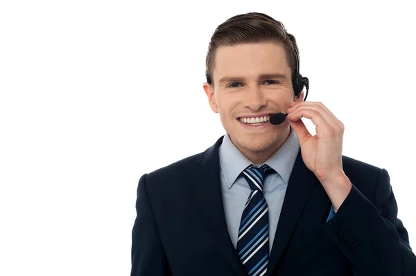 Representante de atendimento ao cliente usando um fone de ouvido — Fotografia de Stock