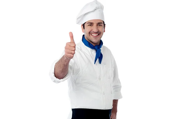 Joven chef mostrando pulgares dobles hacia arriba — Foto de Stock