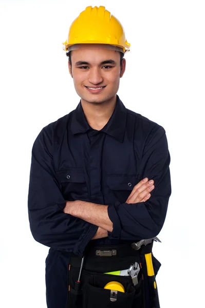 Jeune homme à tout faire avec une ceinture à outils — Photo