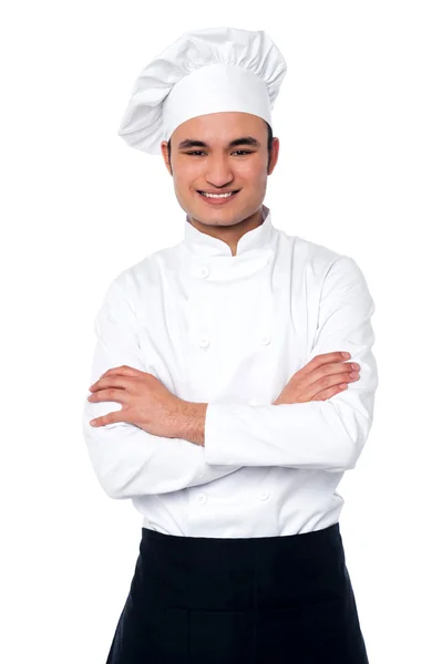 Confiante jovem cozinheiro posando em uniforme — Fotografia de Stock