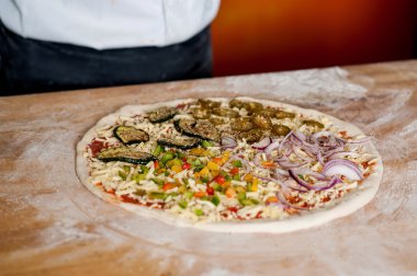 Pizza fırında pişmiş hazırdır