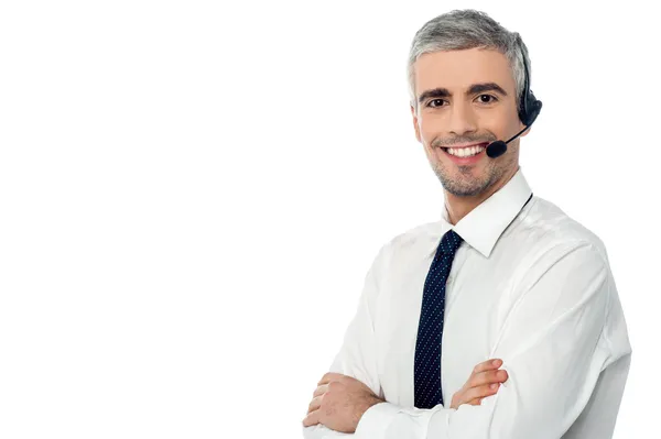 Gekruiste armen call center operator met hoofdtelefoon — Stockfoto