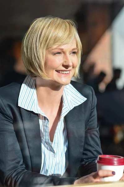 Corporate lady sitting in an open cafe — Stock Photo, Image