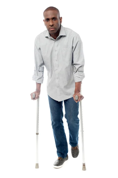 Man on crutches — Stock Photo, Image