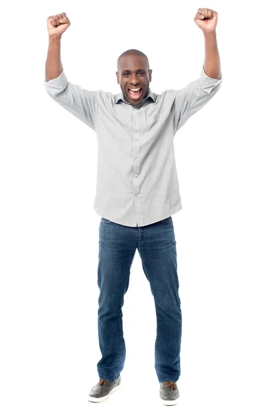 Homem celebrando seu sucesso — Fotografia de Stock