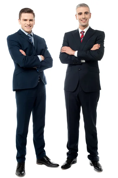 Fiduciosi giovani uomini d'affari isolati su bianco — Foto Stock