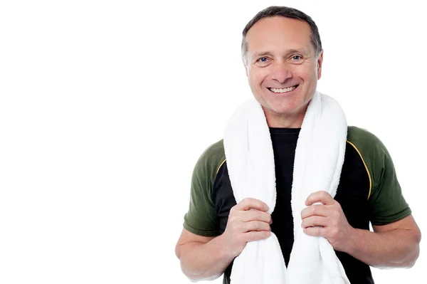 Γυμναστής με πετσέτα γύρω από το λαιμό — Φωτογραφία Αρχείου