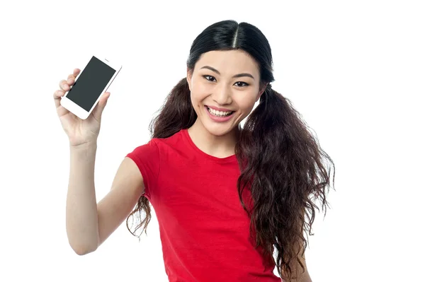 Girl showing smart phone — Stock Photo, Image