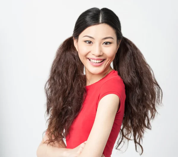 Jovem menina chinesa sorridente — Fotografia de Stock