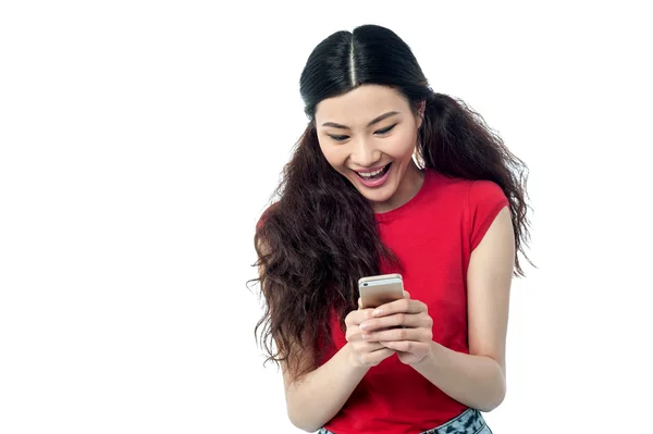 Chinese girl reading message — Stock Photo, Image