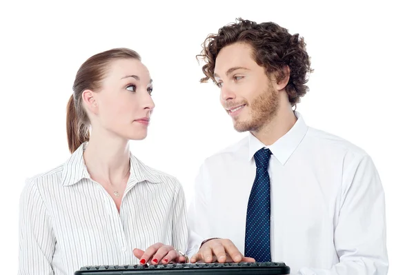 Young secretaries typing on keyboard — Stock Photo, Image