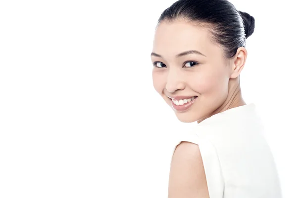 Young beautiful woman turning towards viewer — Stock Photo, Image