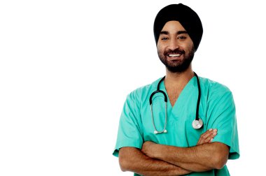çapraz kolları olan erkek doktor