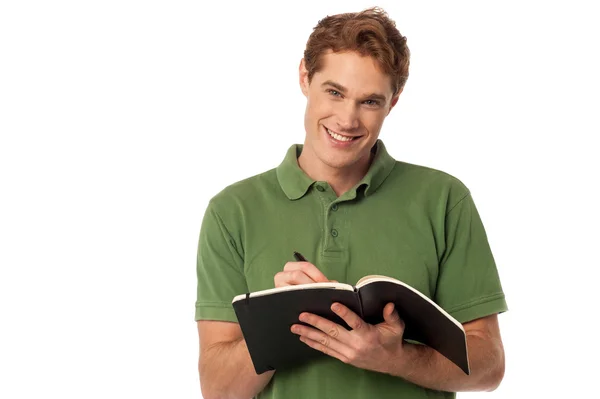 Joven estudiante escribiendo en el cuaderno —  Fotos de Stock