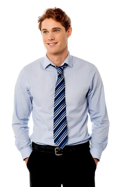 Jovem elegante sorridente executivo de vendas — Fotografia de Stock