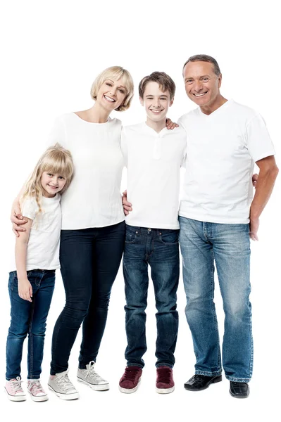 Lachend samen en gelukkige familie — Stockfoto