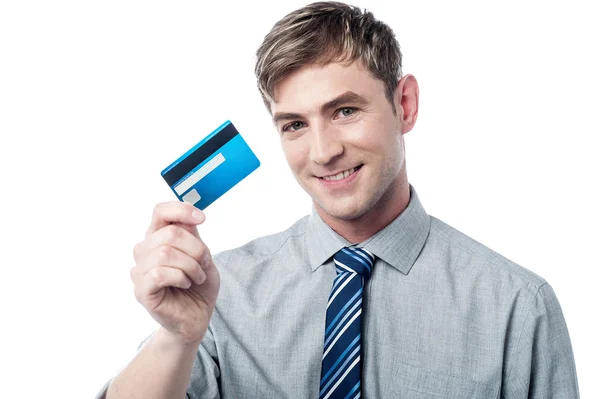 Чоловік виконавчий холдинг кредитної картки — стокове фото