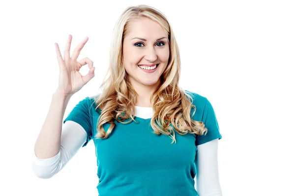 Smiling woman with ok gesture — Stock Photo, Image