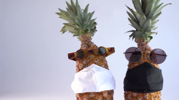 Ananas Brýlemi Maskou Globální Koncept Dopadu Covid — Stock video