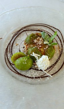 Lezzetli incir ve çikolatalı tatlı.. 