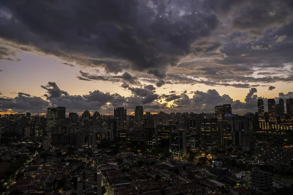 Νυχτερινός Ουρανός Φωτισμένους Ουρανοξύστες Σάο Πάολο Βραζιλία — Φωτογραφία Αρχείου