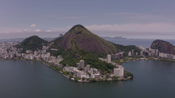 山と水の街 ブラジルのリオデジャネイロ — ストック動画