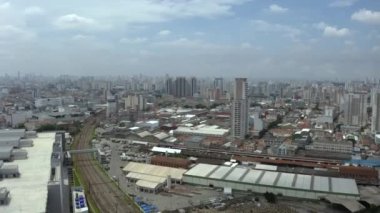Tren raylarının hava görüntüsü. Sao Paulo şehri, Brezilya, Güney Amerika.
