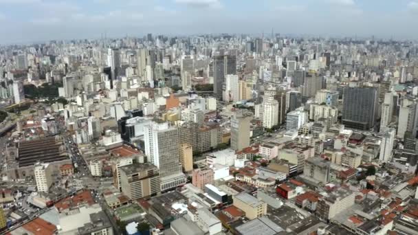 大都市の人口過剰 多くの家や建物が密集した住宅地の空中 ブラジルのサンパウロだ — ストック動画