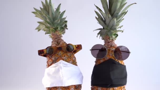 Frutti Divertenti Ananas Con Bicchieri Maschera Concetto Covid — Video Stock