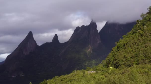 Paisagem Maravilhosa Montanhas Exóticas Montanha Dedo Deus Cidade Teresópolis Estado — Vídeo de Stock