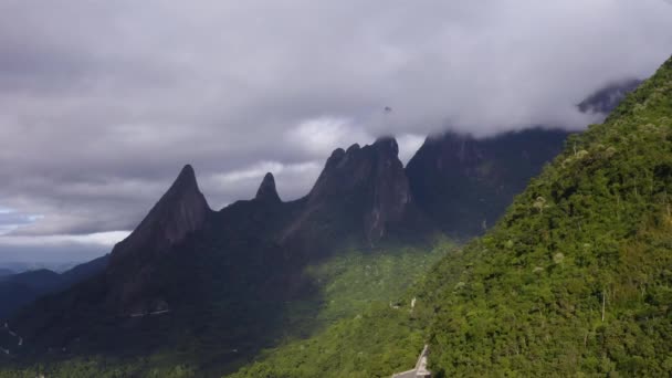 Maravilloso Paisaje Montañas Exóticas Montaña Del Dedo Dios Ciudad Teresópolis — Vídeo de stock