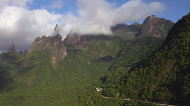 Tiro Aéreo Das Montanhas Dos Alpes Montanha Dedo Deus Teresópolis — Vídeo de Stock