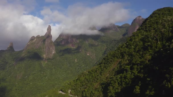 Luftaufnahme Der Alpen Berg Des Fingers Gottes Stadt Teresopolis Bundesstaat — Stockvideo