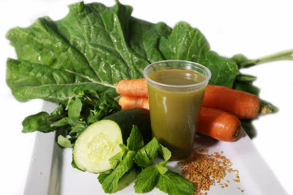 天然の野菜ジュース ビーガングリーンジュース — ストック写真