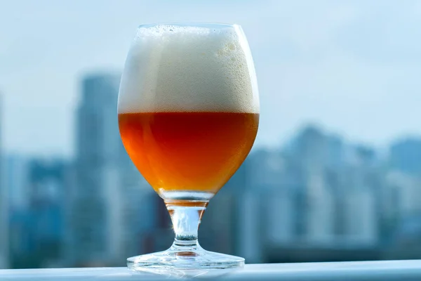 Dobry Drink Podawany Szklance Dobre Zimne Piwo Napoje Alkoholowe — Zdjęcie stockowe