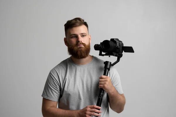 Handsome Bearded Videographer Making Good Footage Using Steadicam Cameraman Creator — Zdjęcie stockowe