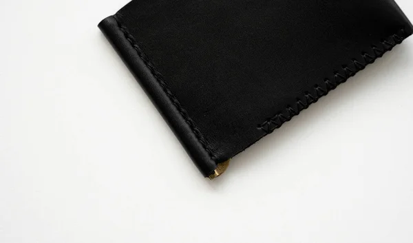 Black Mens Money Clip Handmade Leather Wallet Cards Lies White — 图库照片