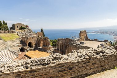 Messina, Sicilya, İtalya 'daki Güzel Yunan Taormina Tiyatrosu' nun Panoramik Manzaraları.